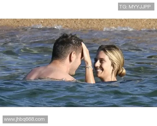 足球明星女友在沙滩度假尽显风采美丽瞬间令人心动不已 足球明星女友在沙滩度假尽显风采美丽瞬间令人心动不已