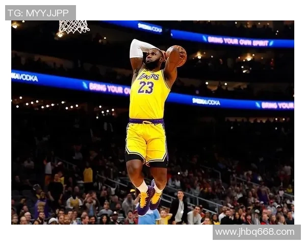 足球明星意外走光瞬间曝光引发热议网友纷纷围观评论不断 足球明星意外走光瞬间曝光引发热议网友纷纷围观评论不断